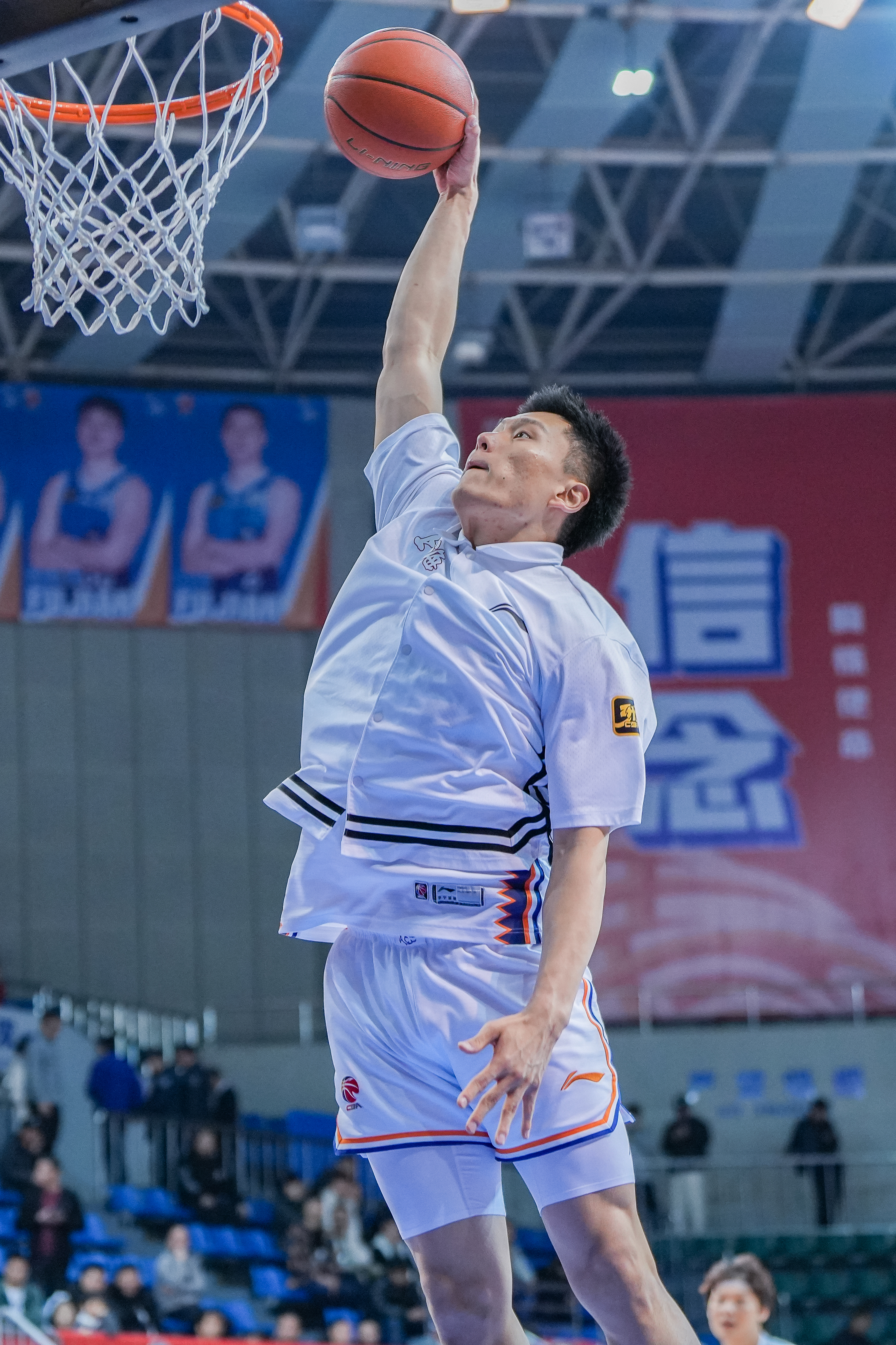  持續(xù)漲球！上海男籃“李花”組合—李弘權(quán)、李添榮