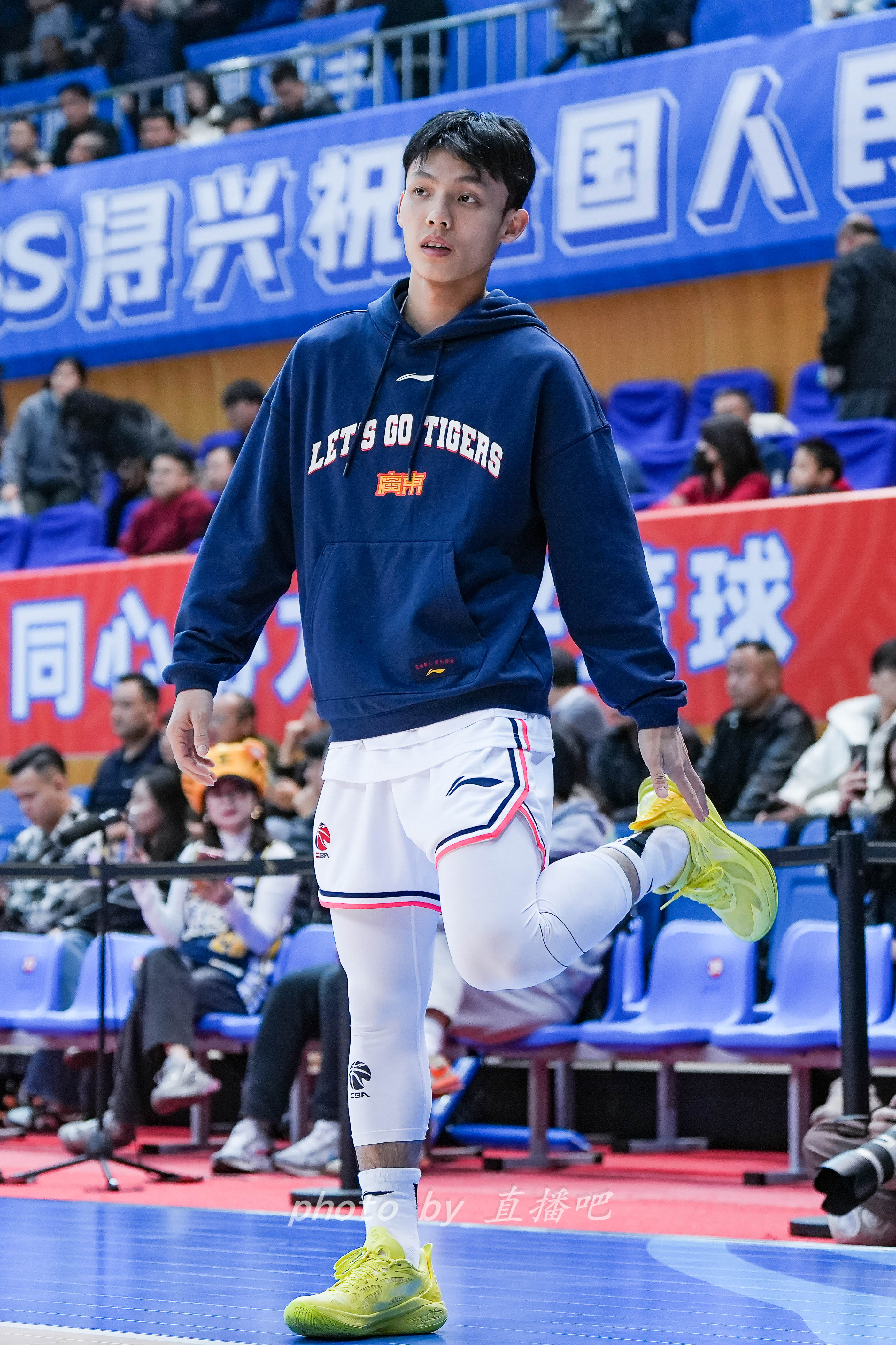  “控球中鋒”！徐杰這身體素質(zhì)有億點(diǎn)東西