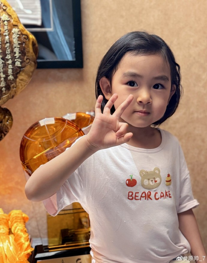  三分大賽三冠王！原帥曬三冠獎杯：完成了女兒給安排的任務(wù)！