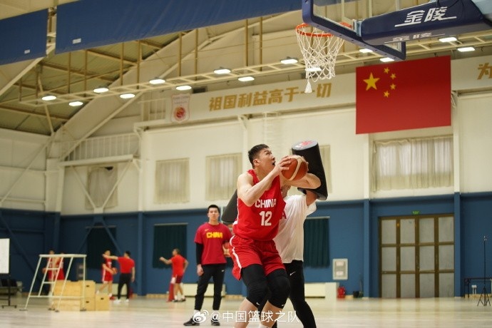  中國籃球之隊(duì)官博：大塊頭 大能量 祝李炎哲25歲生日快樂！