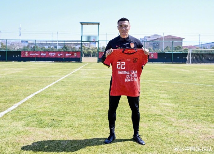  向退役的前國(guó)家隊(duì)球員于大寶表達(dá)感謝、送上祝福