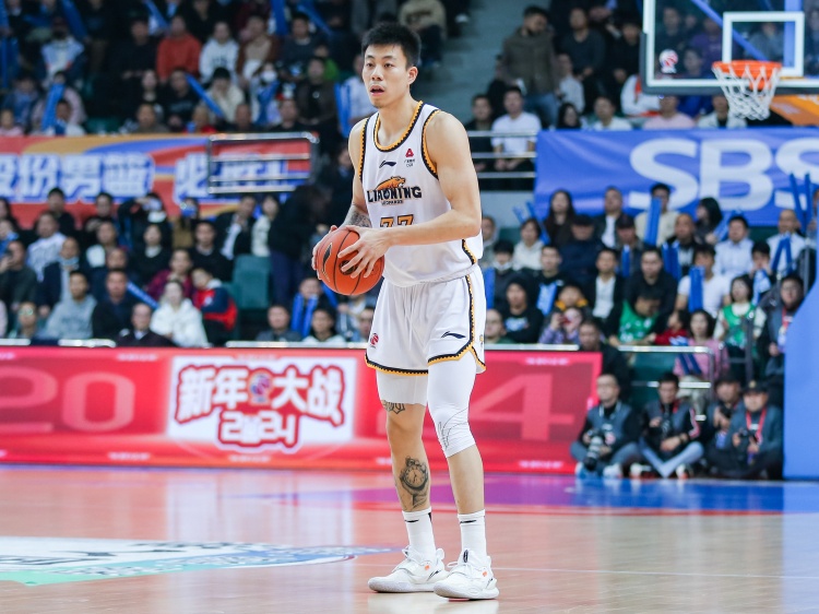  攻防俱佳！張鎮(zhèn)麟15中8拿到19分7板6助5斷2帽