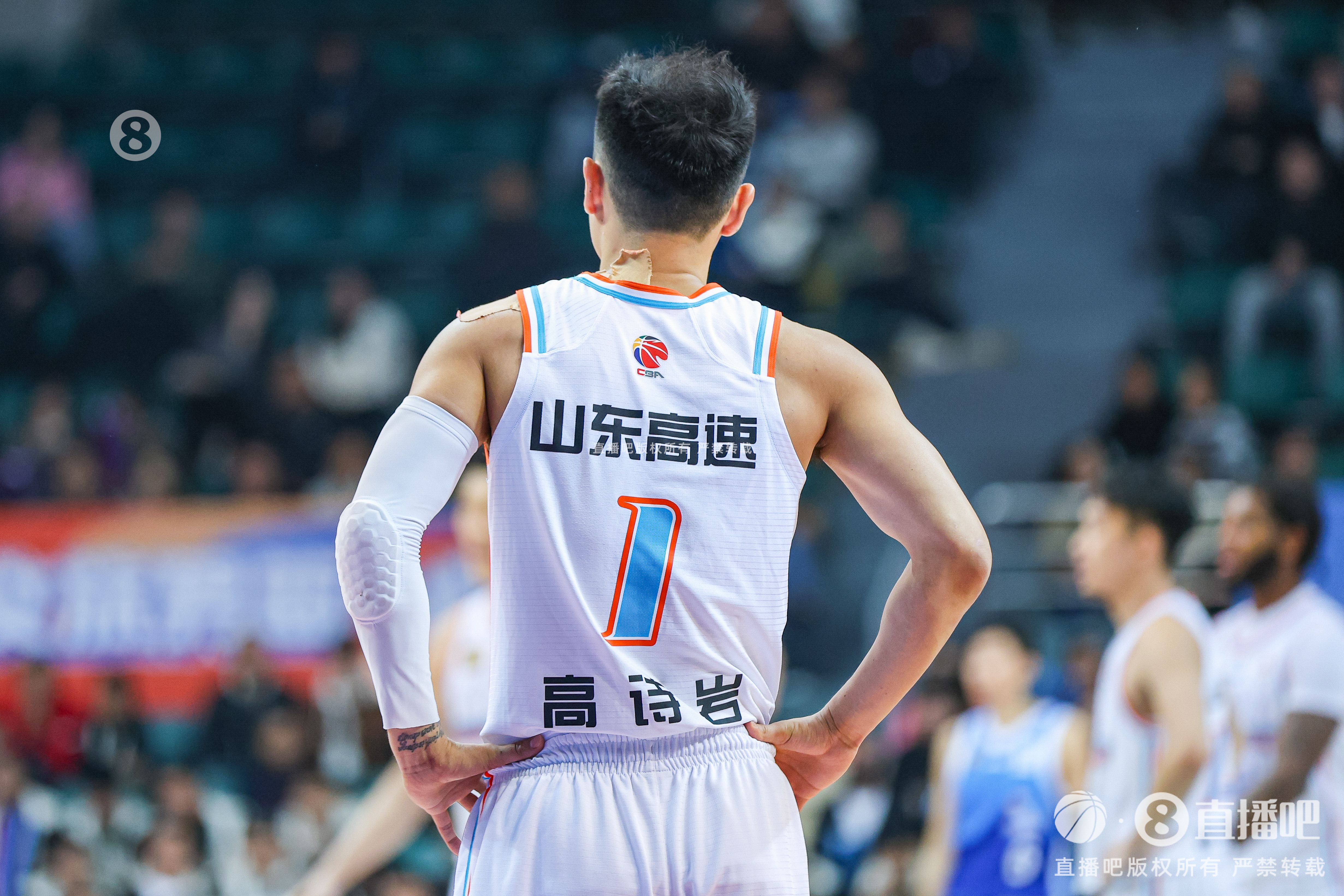  慢熱！首節(jié)山東落后四川1分 全隊(duì)首發(fā)5人單節(jié)合計(jì)僅拿到3分