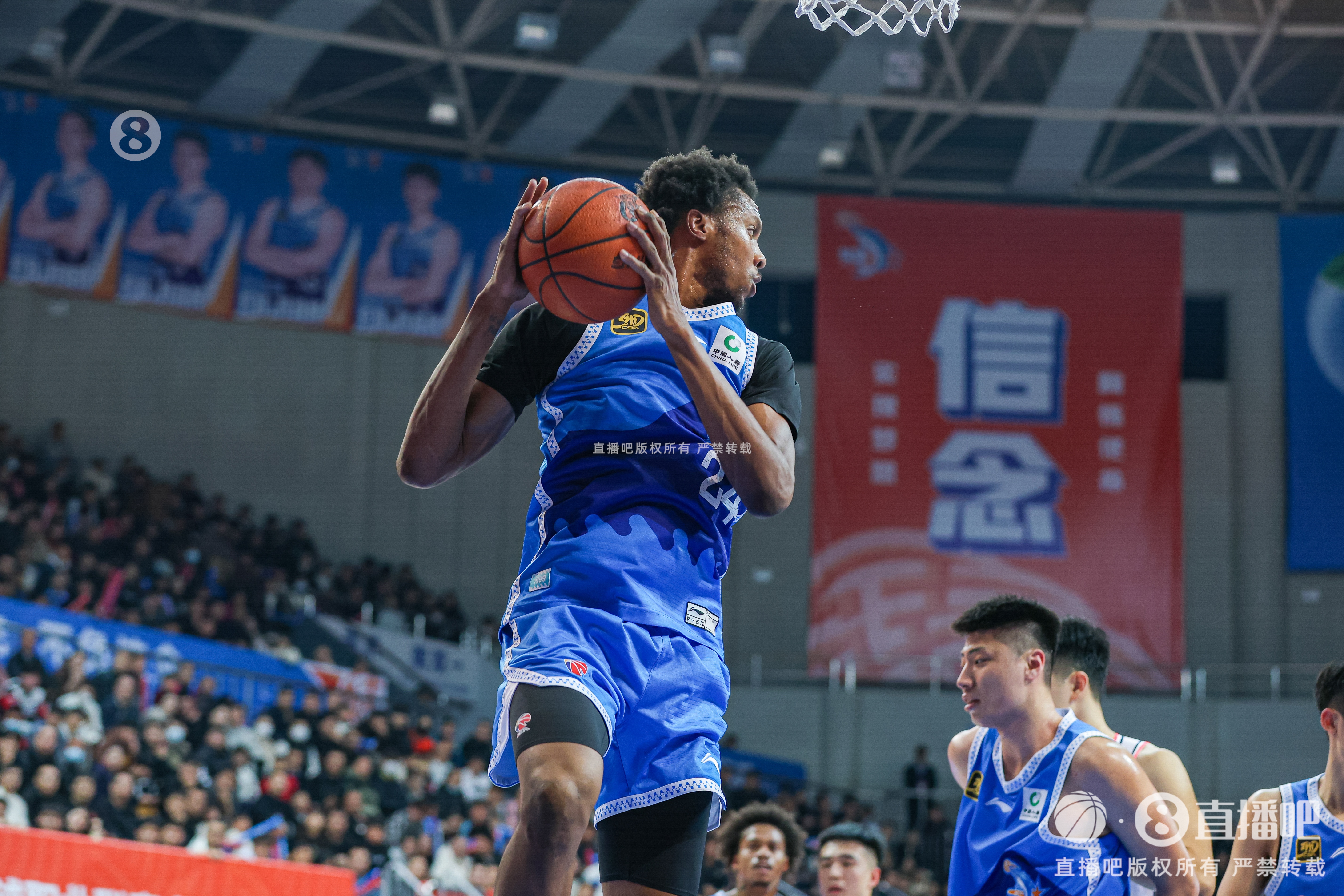  今天效率是真高！路易斯-金20中15&三分7中5怒砍41分8板4斷